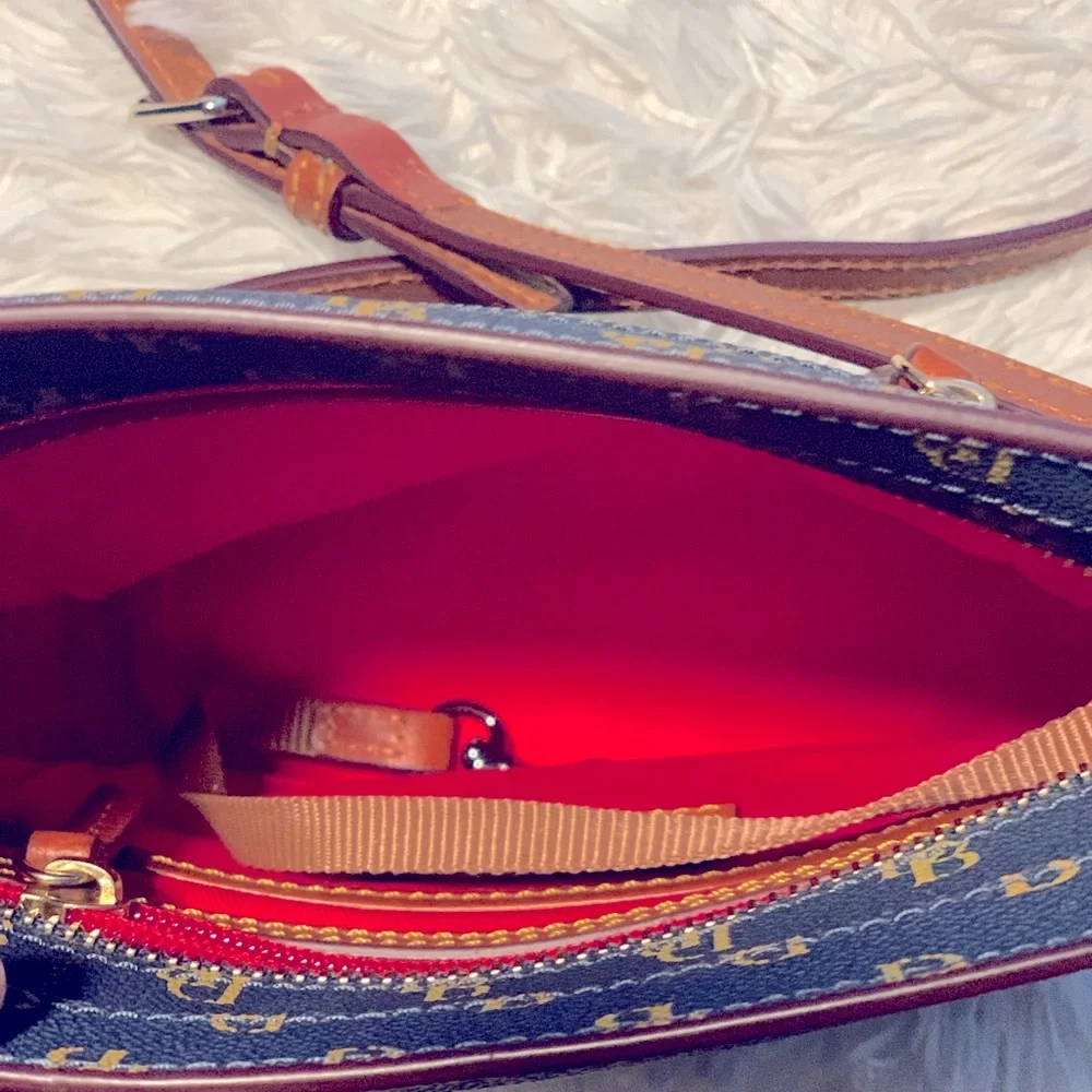 D&B Gretta Zipper Leather Crossbody Purse 💞 - Picture 4 of 8
